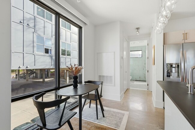 Building Photo - 510 All Saints St