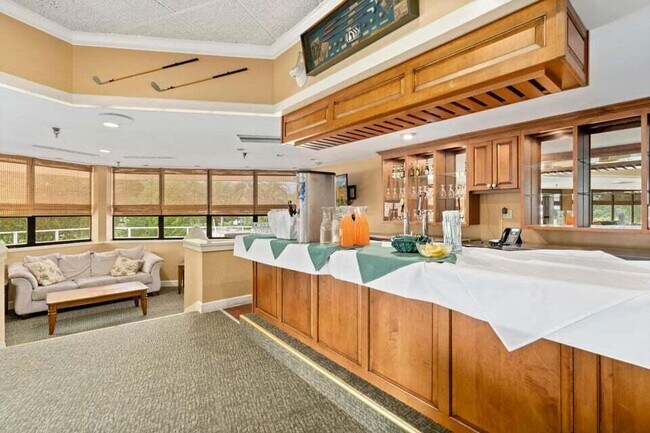 Building Photo - 3200 Twin Lakes Terrace