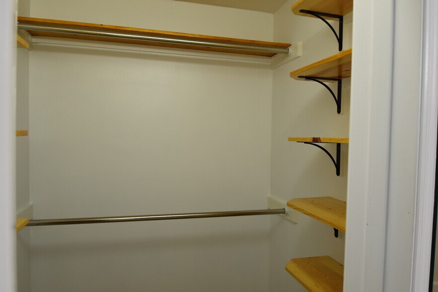 Building Photo - 4824 Weybridge Ln