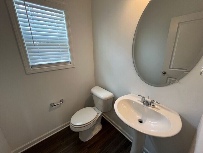 Building Photo - 805 Star Rdg Dr