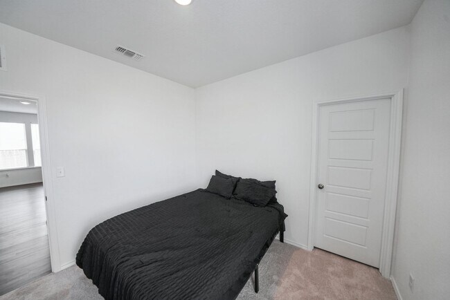 Building Photo - Beautifully Maintained Single-Story Home in Vista Real - Realtor Commission: $500