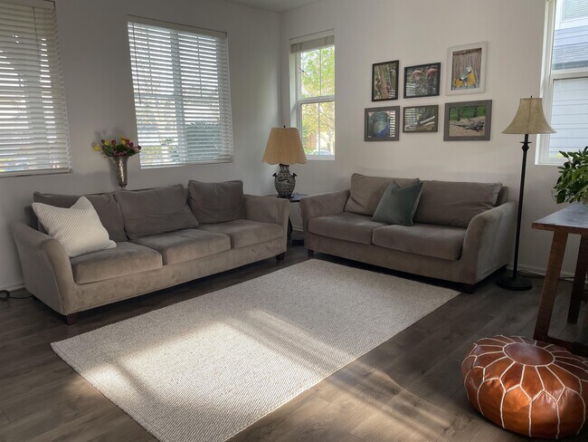 Building Photo - 1635 Hamlet Ln