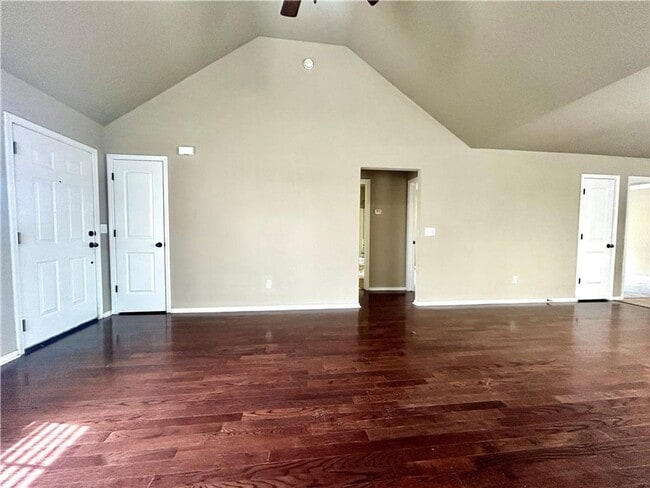Building Photo - Craftsman style 3 bedroom 2 bath Home - Avail NOW!