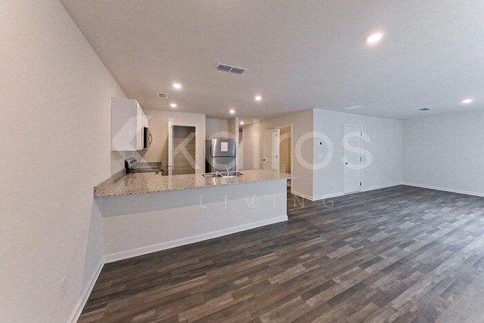 Building Photo - 202 Topaz Ln