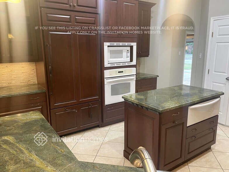 Building Photo - 1350 Shrub Oak Dr