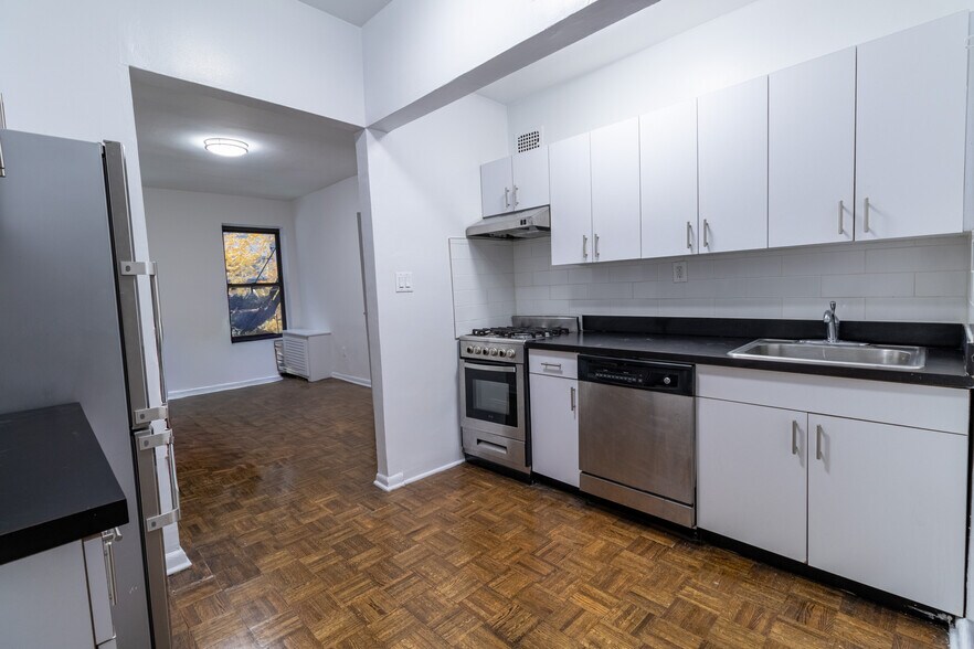 Building Photo - 328 E 30th St