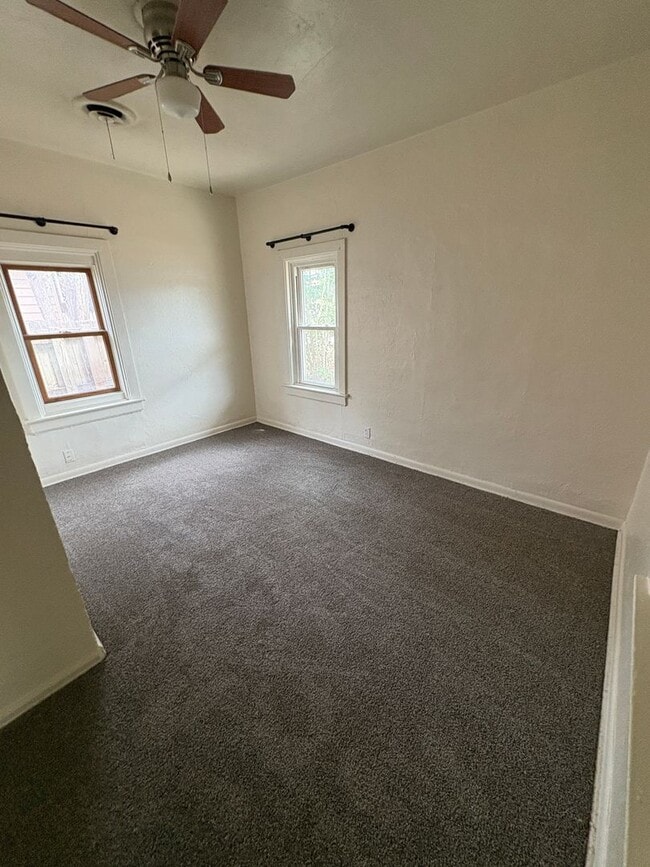 Building Photo - Two Bedroom Single Family Home With Detach...