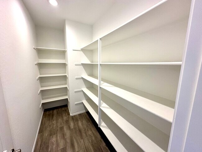 Building Photo - Massive RV Garage plus fantastic floorplan in Casa Vista