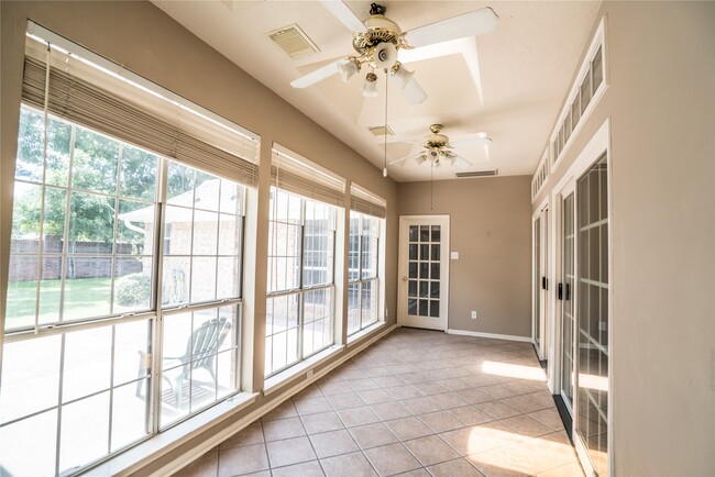Building Photo - 7110 Adobe Ct