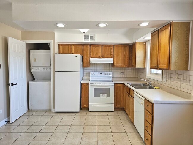 Building Photo - 6862 W Lode Dr