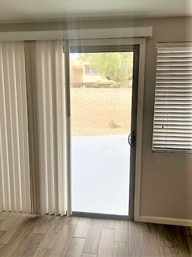 Building Photo - Remodeled 2 bedroom / 2 Full Bath