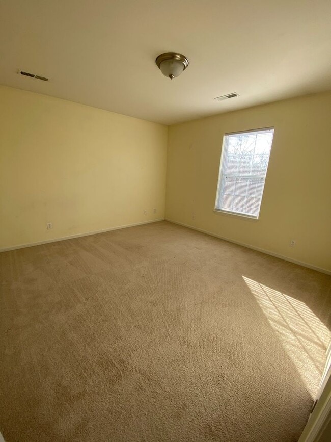 Building Photo - Cozy 2 Bedroom, 2 Bathroom Duplex