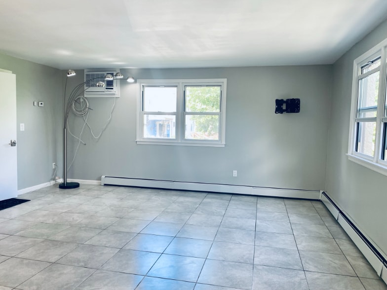 Building Photo - 28 Kenilworth Rd