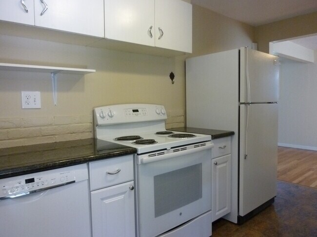 Building Photo - 1211 W Dalke Ave