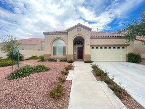 Building Photo - Gorgeous 2-story home in the Green Valley ...