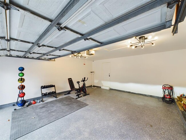 Building Photo - 7702 Antoine Dr