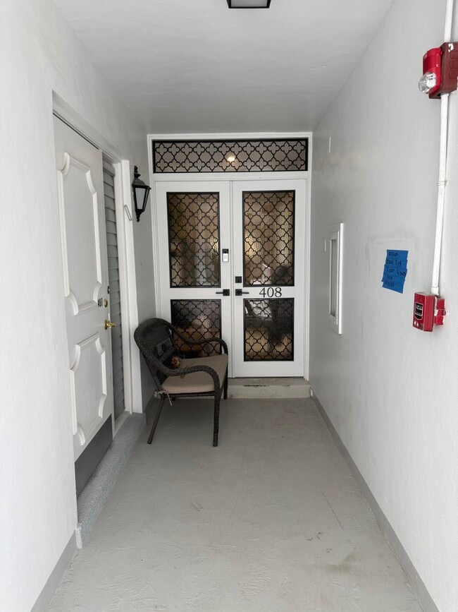 Building Photo - 200 W Camino Real