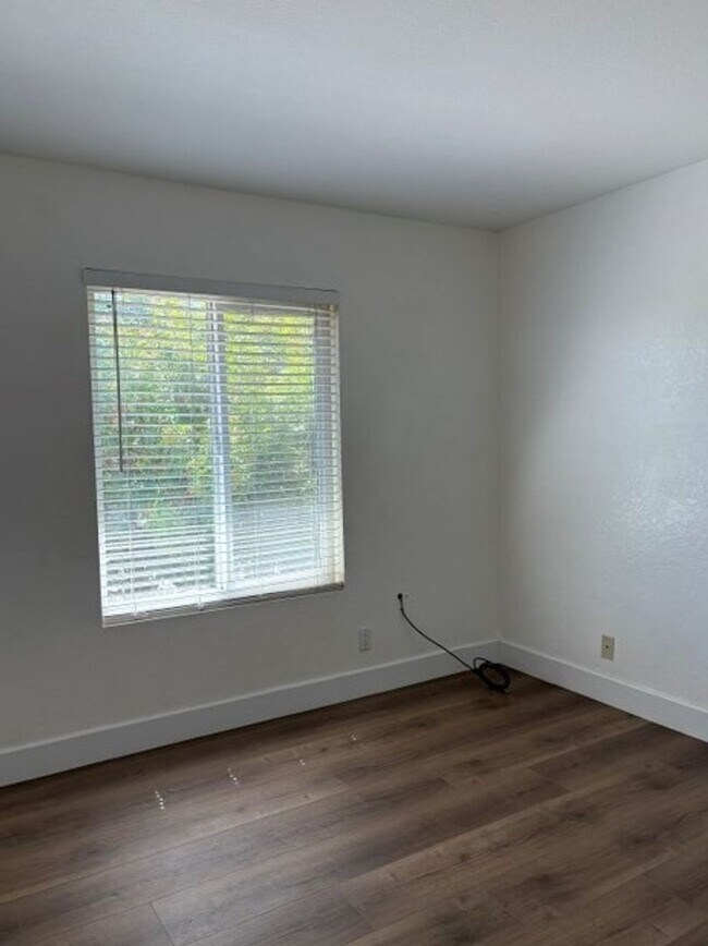 Building Photo - 514 Avenida Presidio