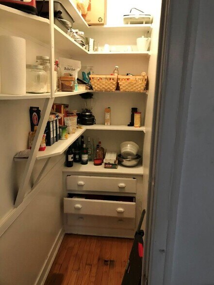 Building Photo - 2520 N Sawyer Ave