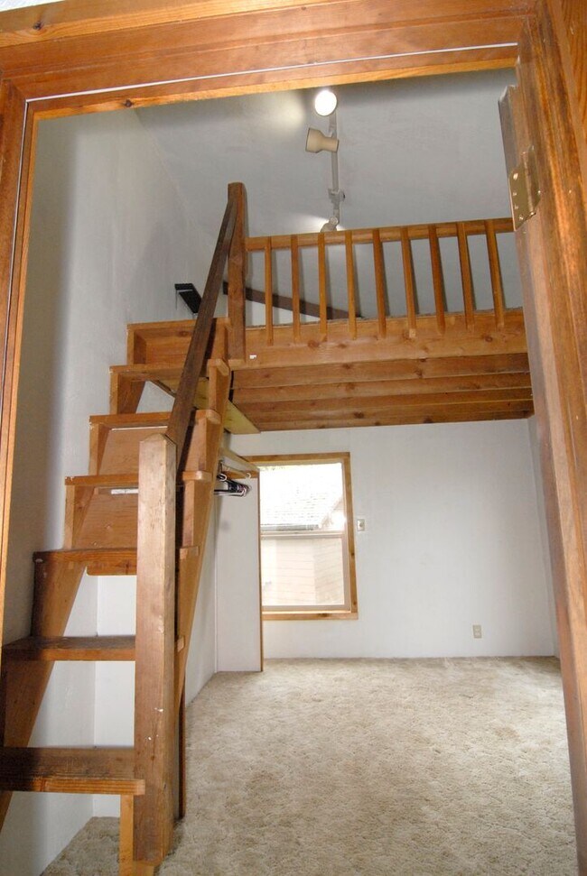 Building Photo - Riverfront property in Coast Range