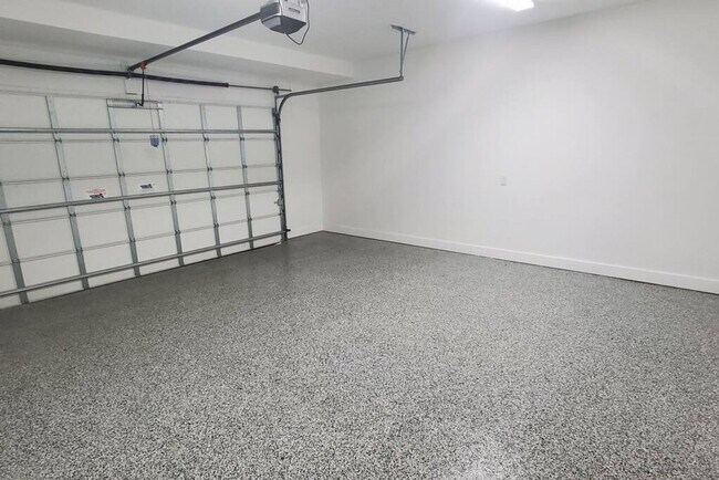 Building Photo - 648 NE 16th Terrace