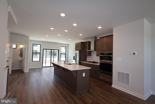 Building Photo - 5014 Henry King Wy