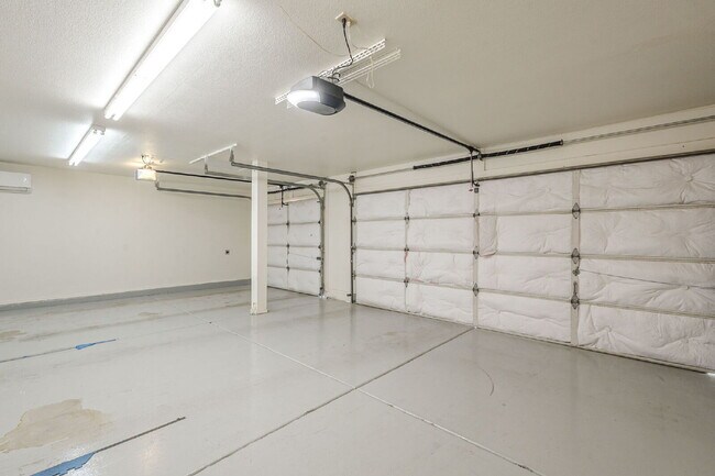 Building Photo - Luxury Waterfront Home in Ocotillo – Avail...