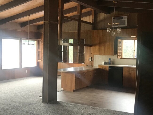 Building Photo - 4 Bedrooms, Pool & Golf Course Views!