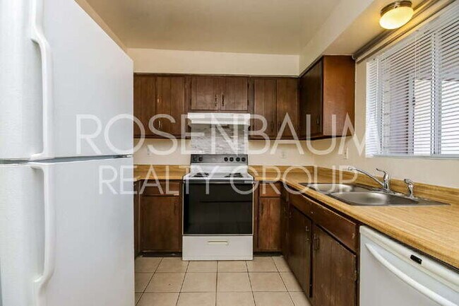 Building Photo - 1326 N Miller Rd