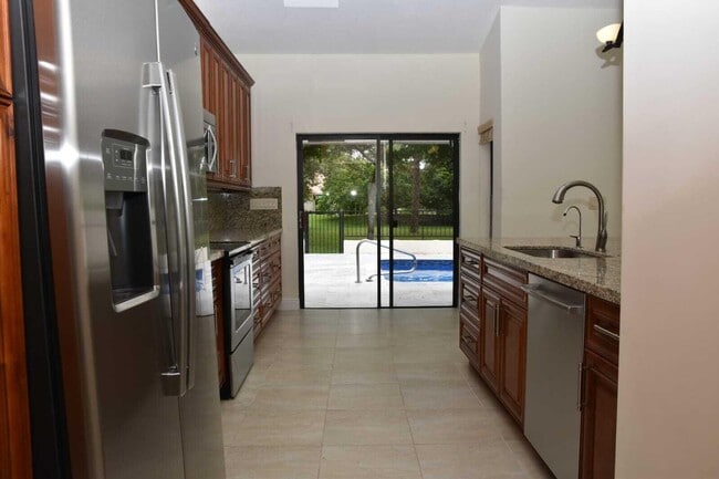 Building Photo - 6735 Lago Vista Terrace