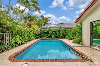 Building Photo - 7770 Villa Nova Dr