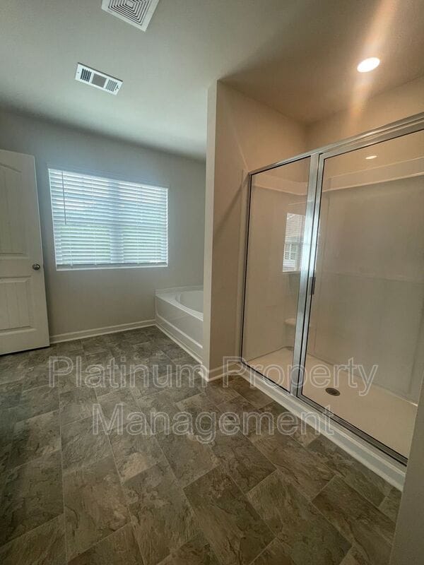 Building Photo - 551 Stoneybrook Dr