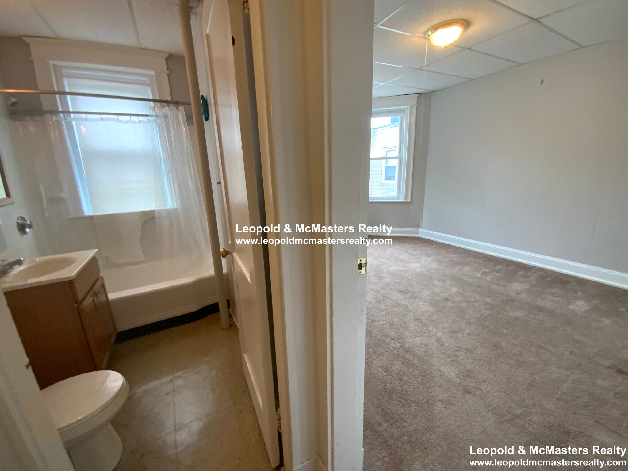 Building Photo - 68 Woodstock Ave