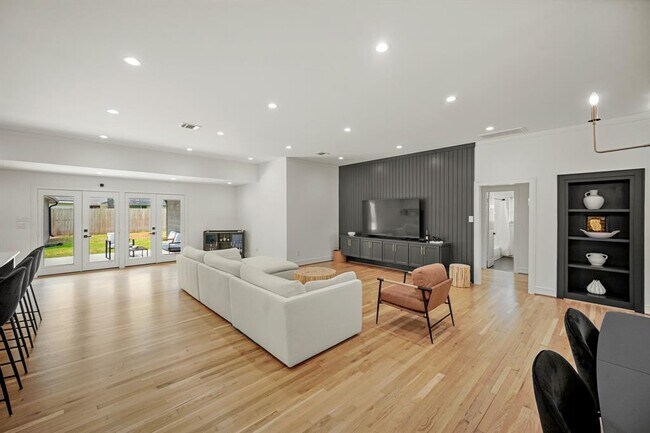 Building Photo - 5630 Lymbar Dr