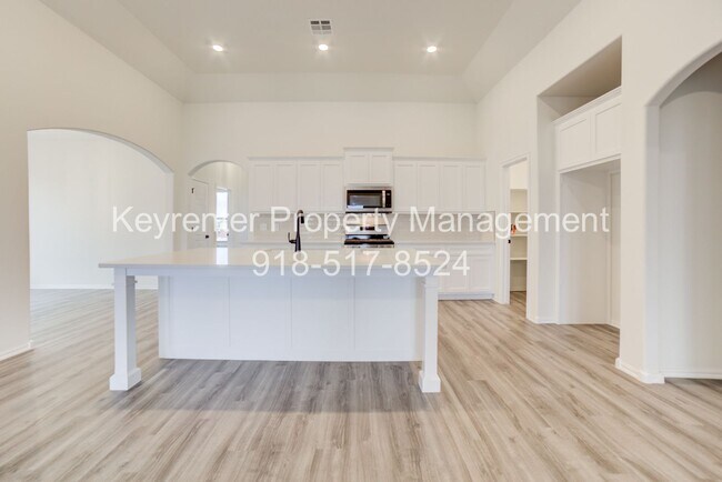 Building Photo - 4 BEDROOM CAPITAL HOME IN SAND SPRINGS!!!