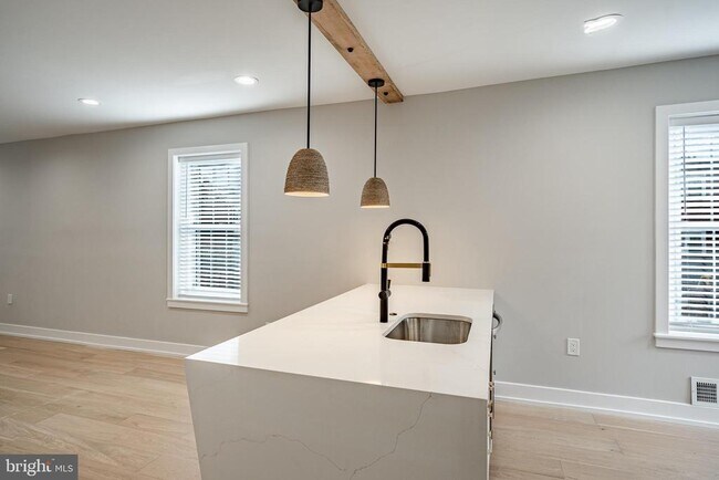 Building Photo - 303 W Washington St