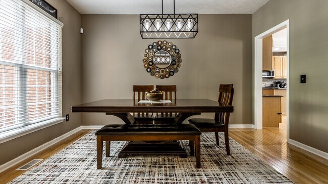 Building Photo - Spacious 5-Bed Home with In-Law Suite, Fin...