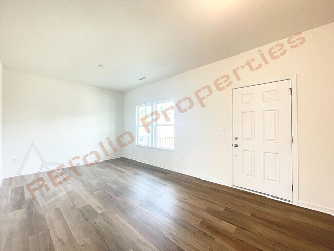 Building Photo - Gorgeous 5 Bedroom, 2.5 Bath Home with Fir...