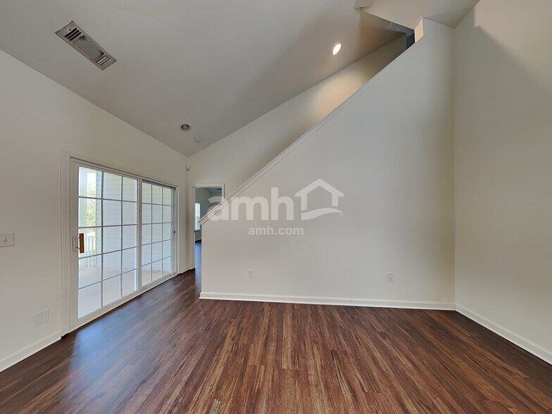 Building Photo - 127 Mercer Dr