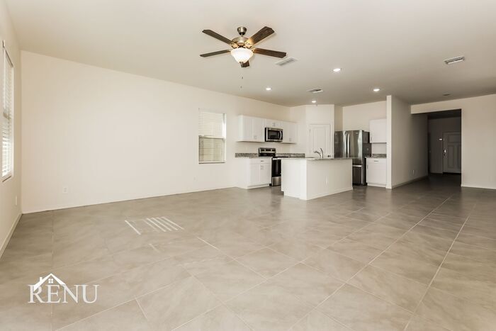 Building Photo - 35621 W San Capistrano Ave