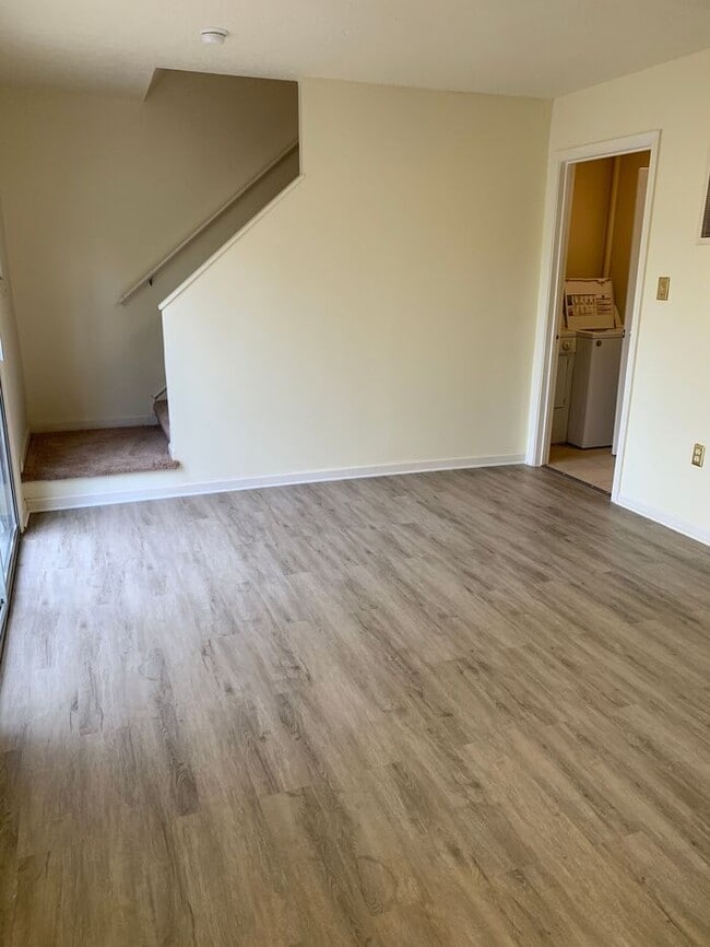 Building Photo - 126 Kings Mill Dr