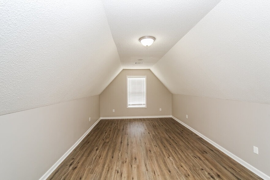 Building Photo - 6708 Kentbrook Dr