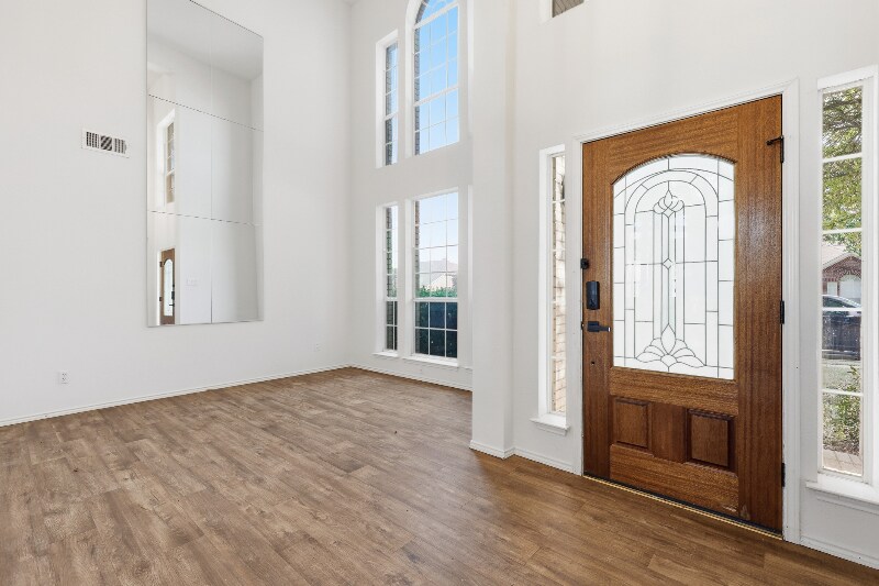 Building Photo - 4101 Watersedge Dr