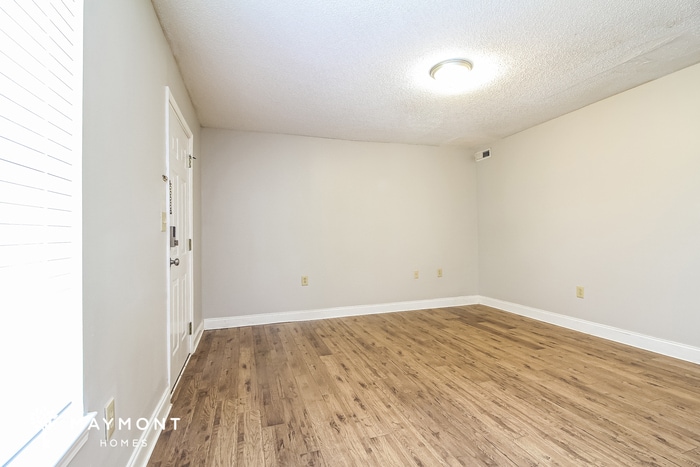 Building Photo - 619 Bear Dr