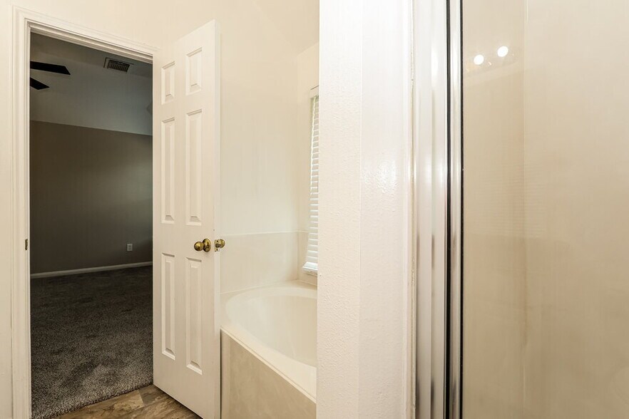 Building Photo - 1711 Rock Ridge Dr