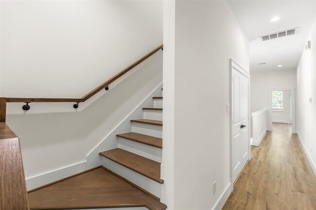 Building Photo - 1812 Palmetto Landing Dr