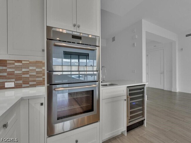 Building Photo - 4810 Pelican Colony Blvd