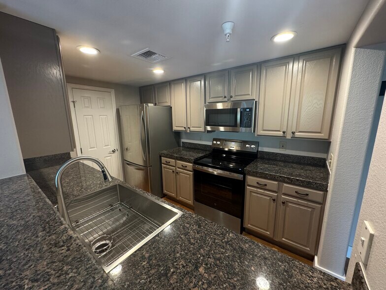 Kitchen - 180 Cook St
