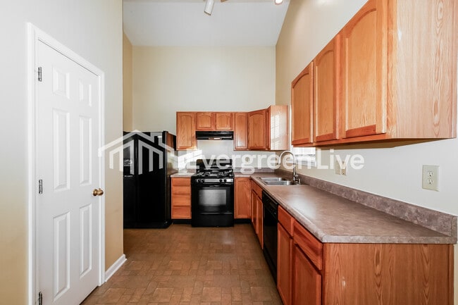 Building Photo - 3060 Hidden Pine Dr