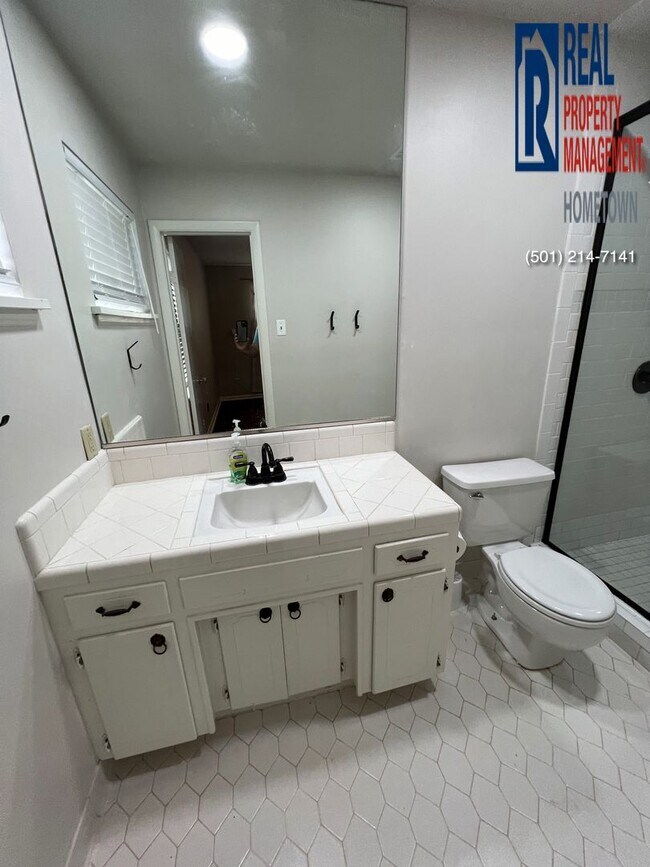 Building Photo - 1714 Biscayne Dr